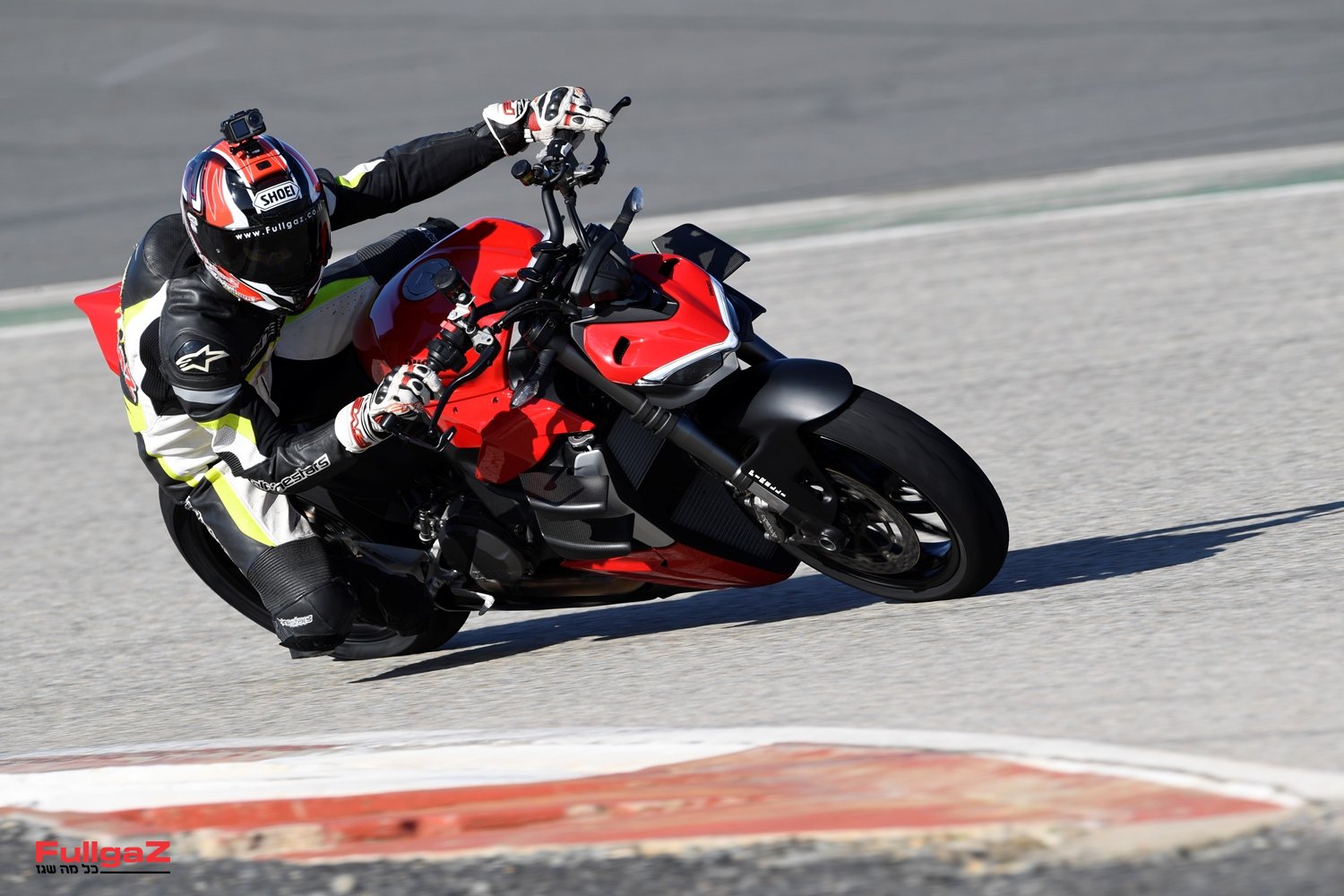 רכיבה ראשונה: דוקאטי סטריטפייטר V2 בהשקה עולמית