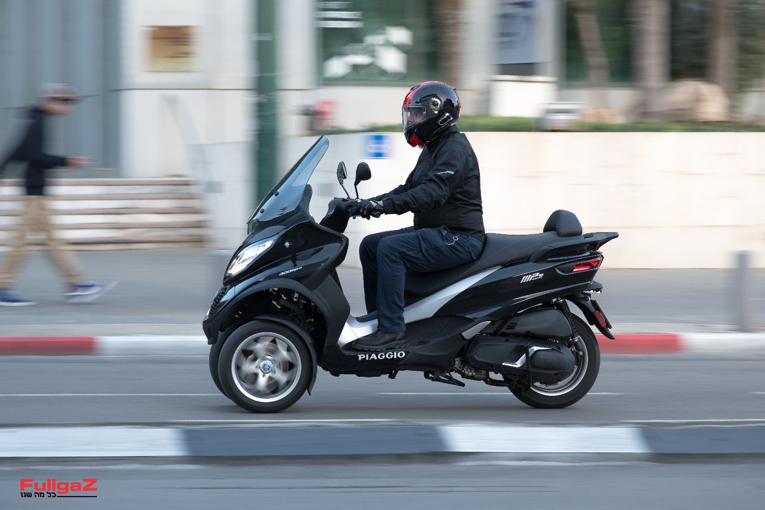 רכיבה ראשונה: פיאג'ו MP3 400 HPE