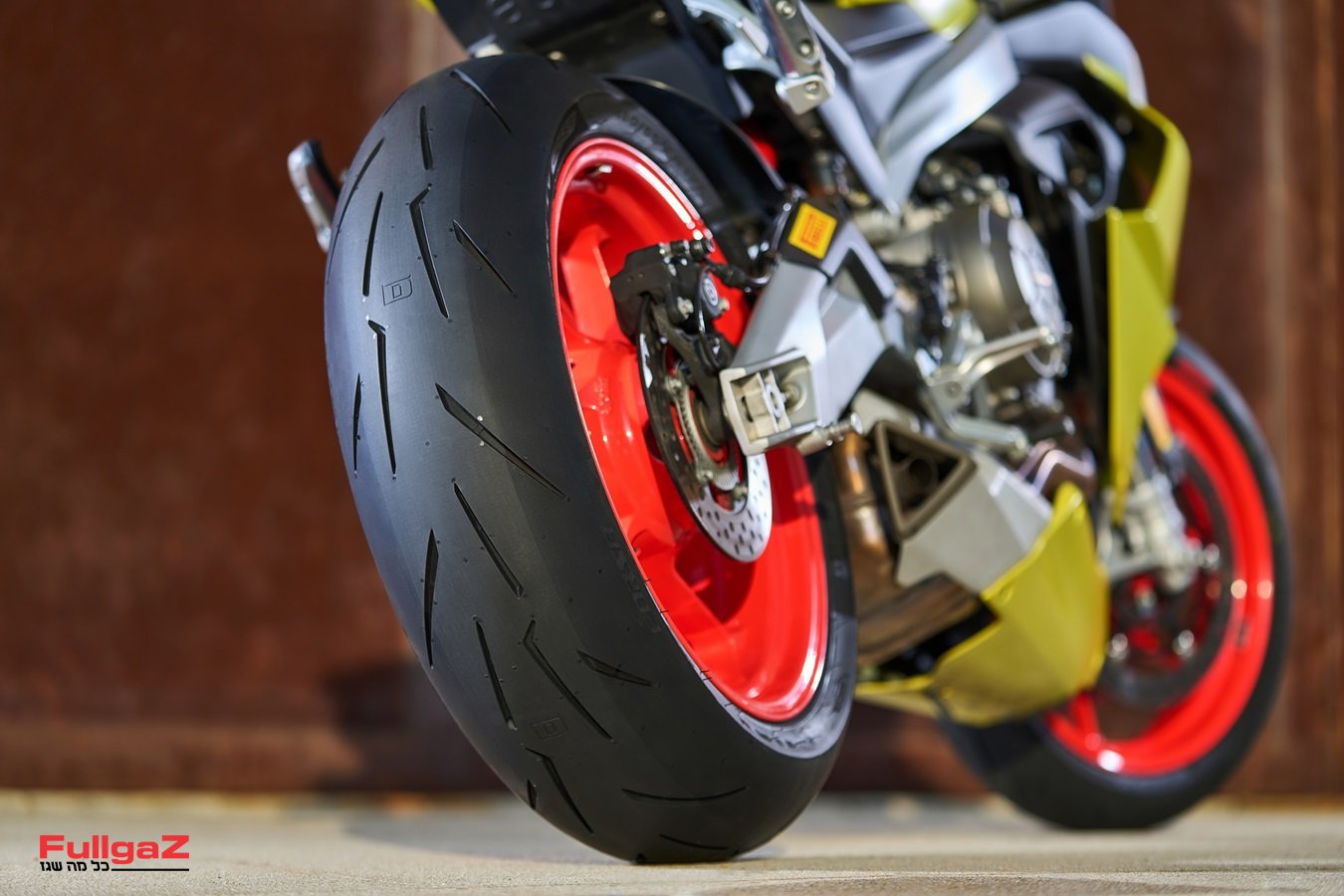 פירלי מציגה: דיאבלו רוסו 4 קורסה