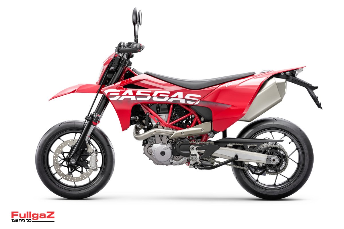 30313_Supermoto _ SM 700 _ 2022 _ Studio