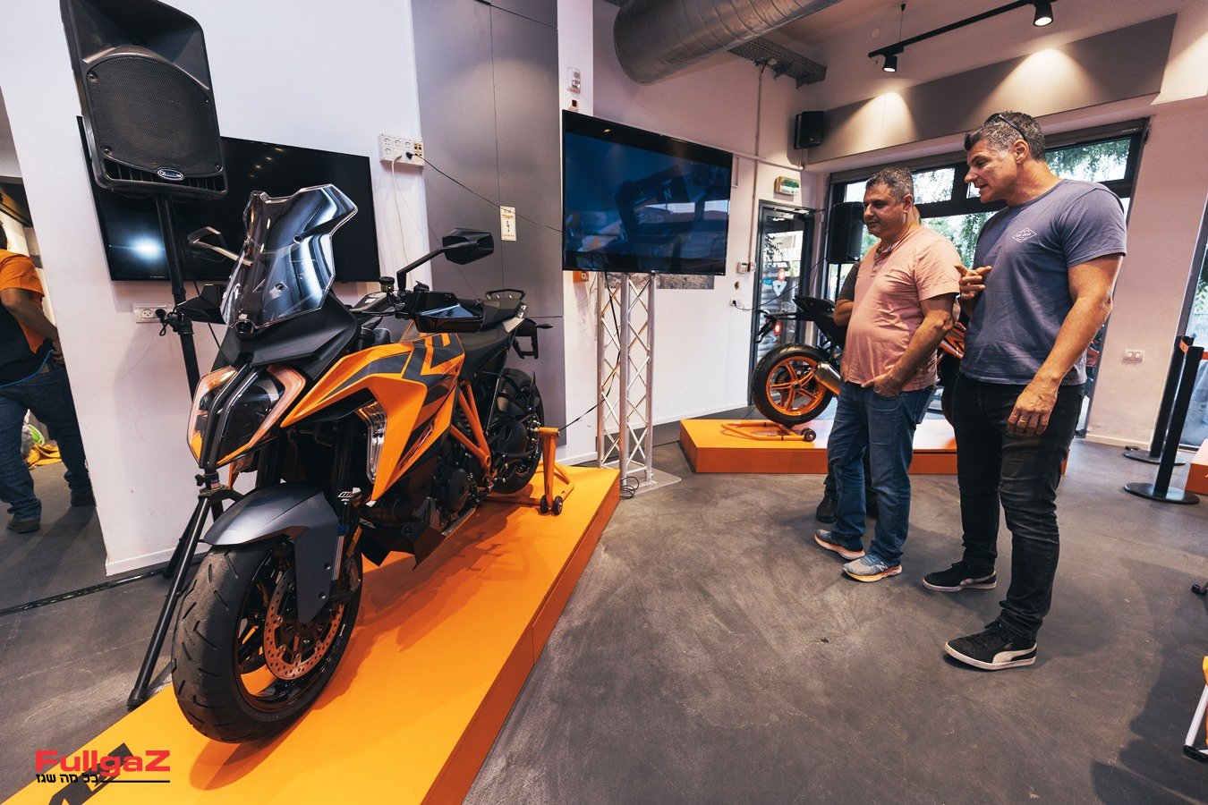 ק.ט.מ משיקה בישראל 1290 סופר דיוק בשתי גרסאות