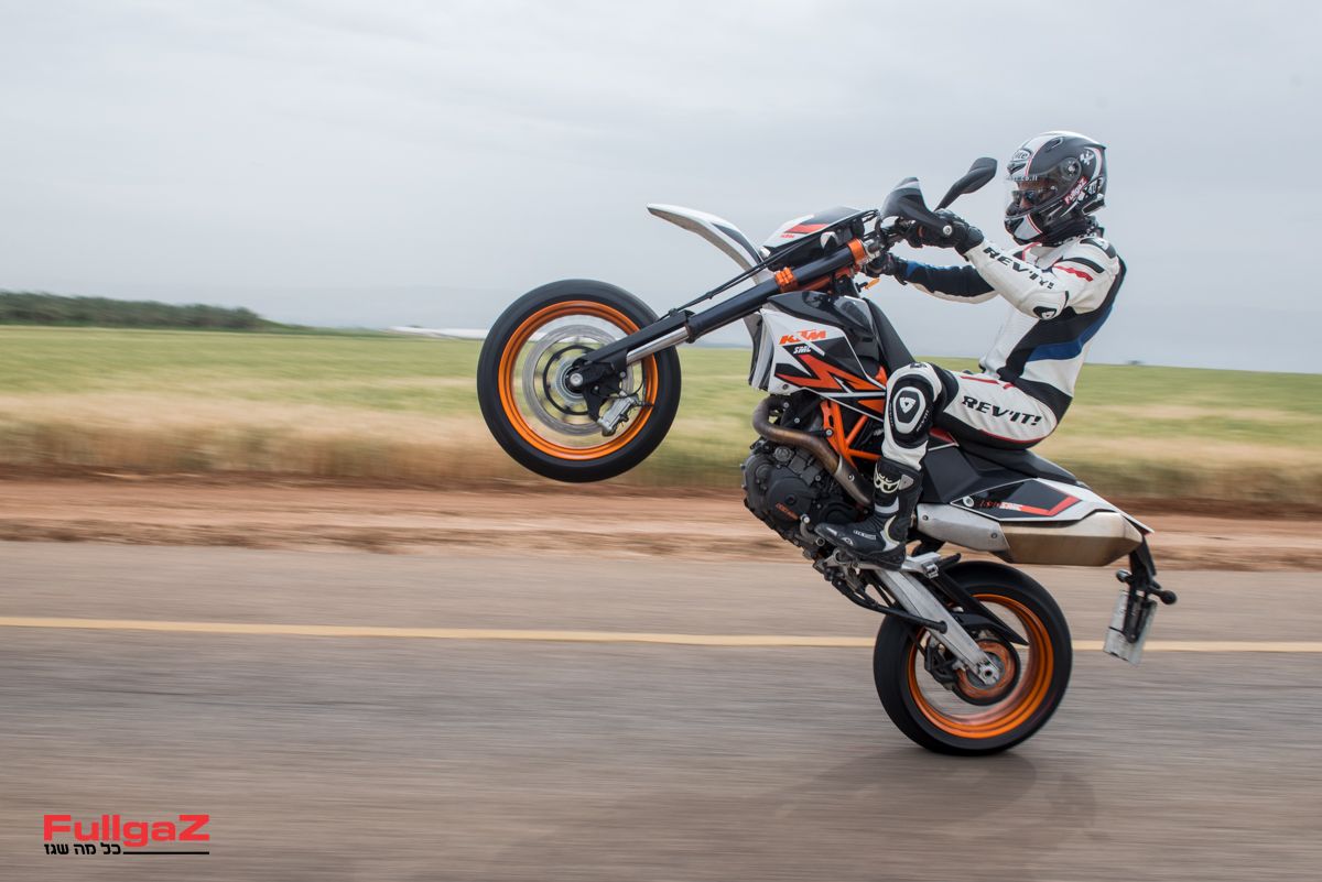 אוסטריה נגד ווילי ופעלולי אופנועים