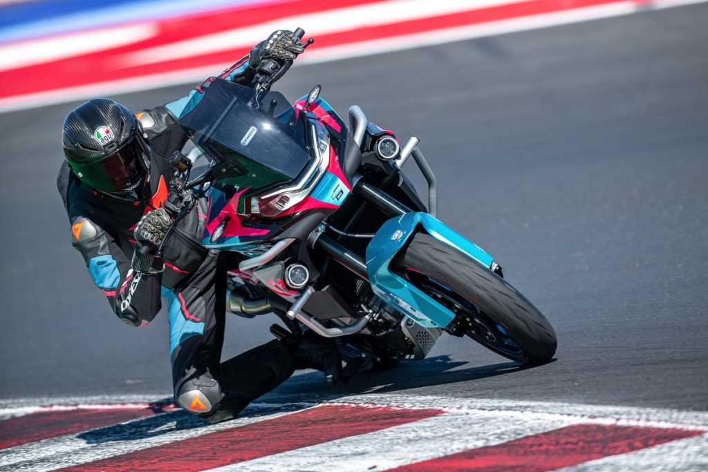 קונספט: ה-CF MOTO 800MT מקבל גרסת ספורט למסלול