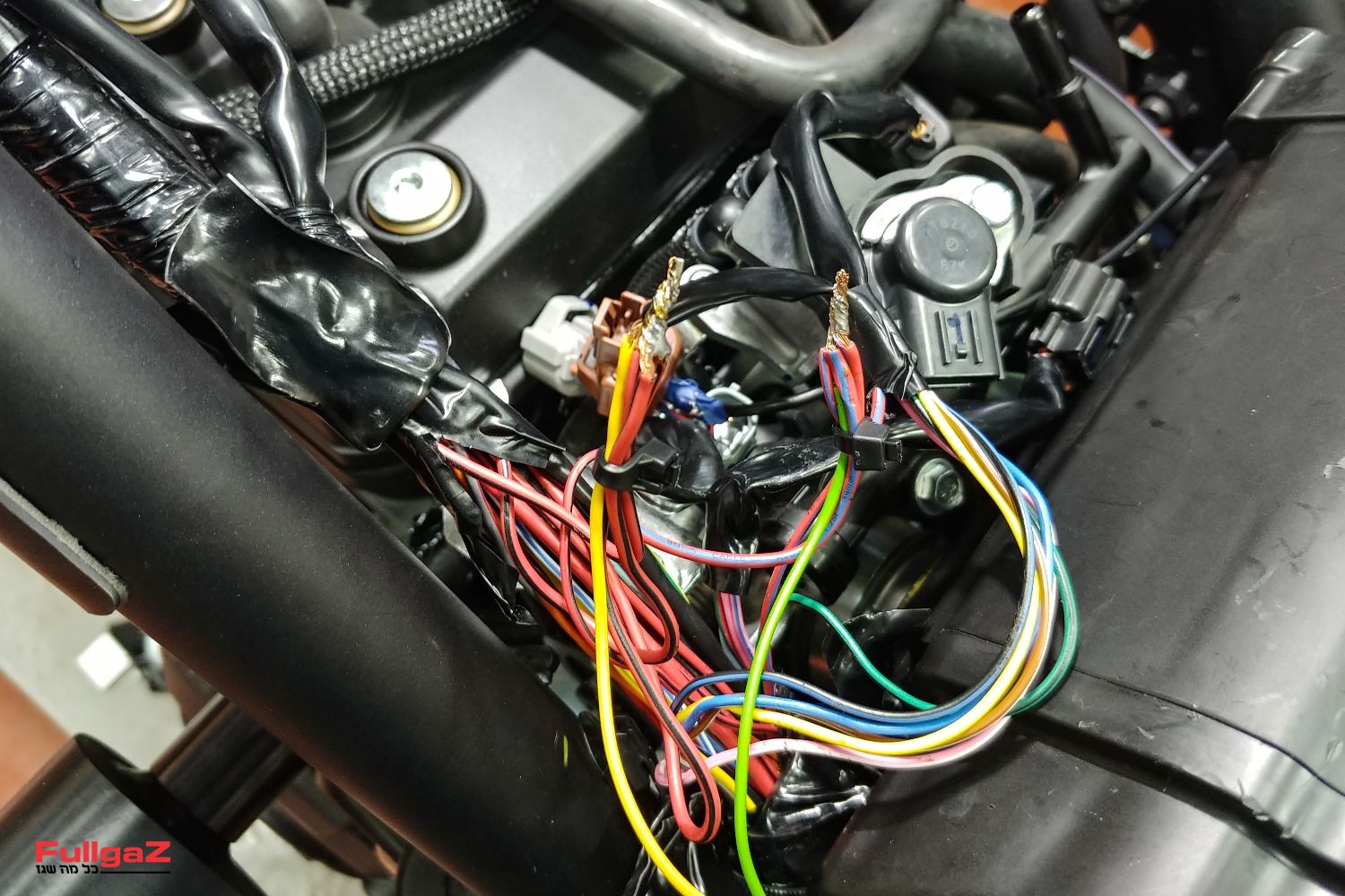 התקנת קוויקשיפטר אפטרמרקט על הימאהה R3 שבנינו למרוצים