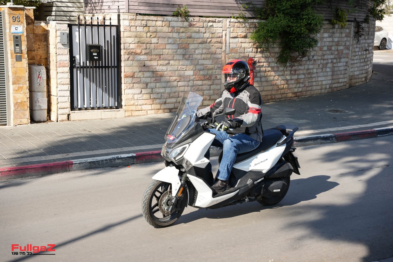 רכיבה ראשונה: סאן-יאנג ג'וירייד 300