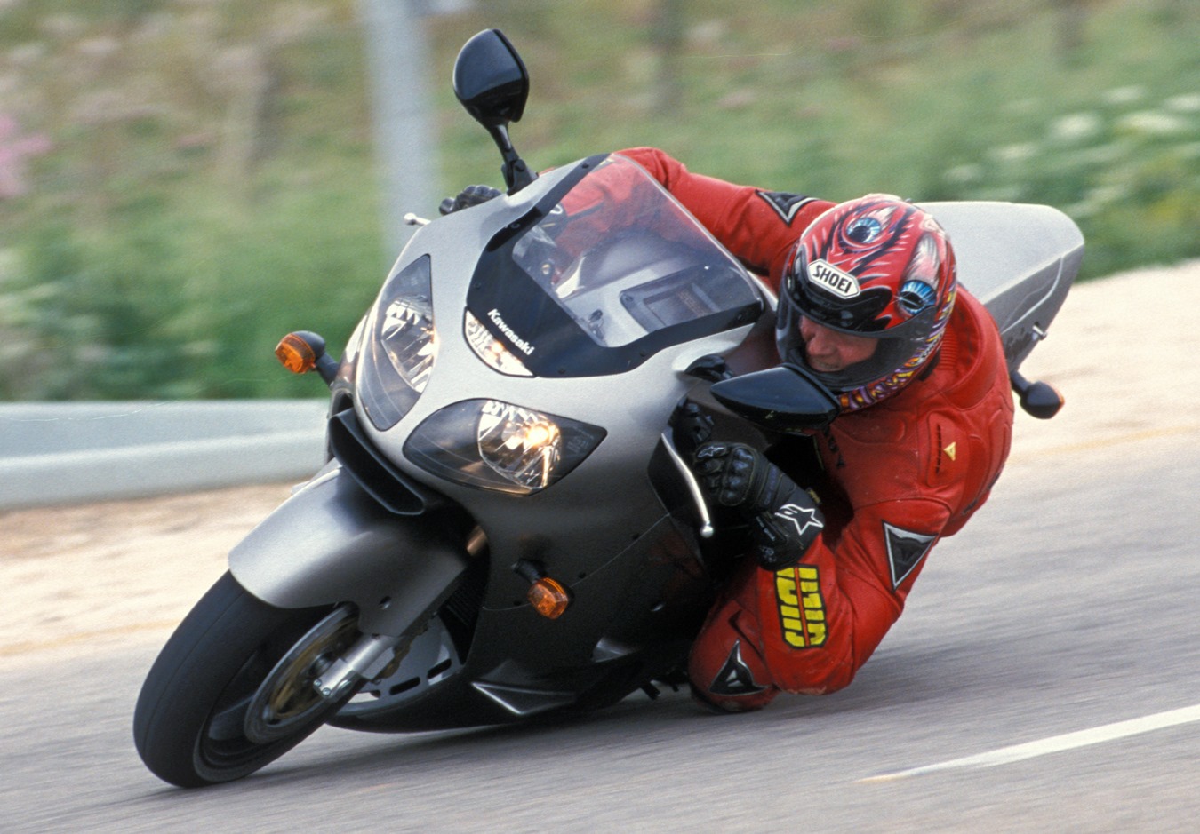 נוסטלגיה: קוואסאקי ZX-12R – מרפק בכביש