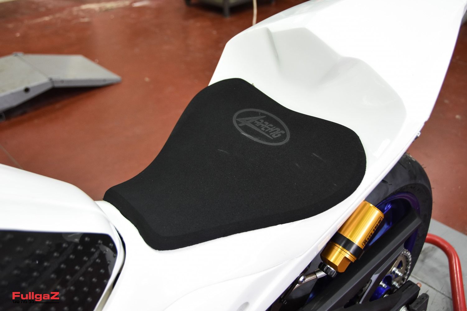 בגלל מהמורה בכביש – המורכבת שברה חוליה