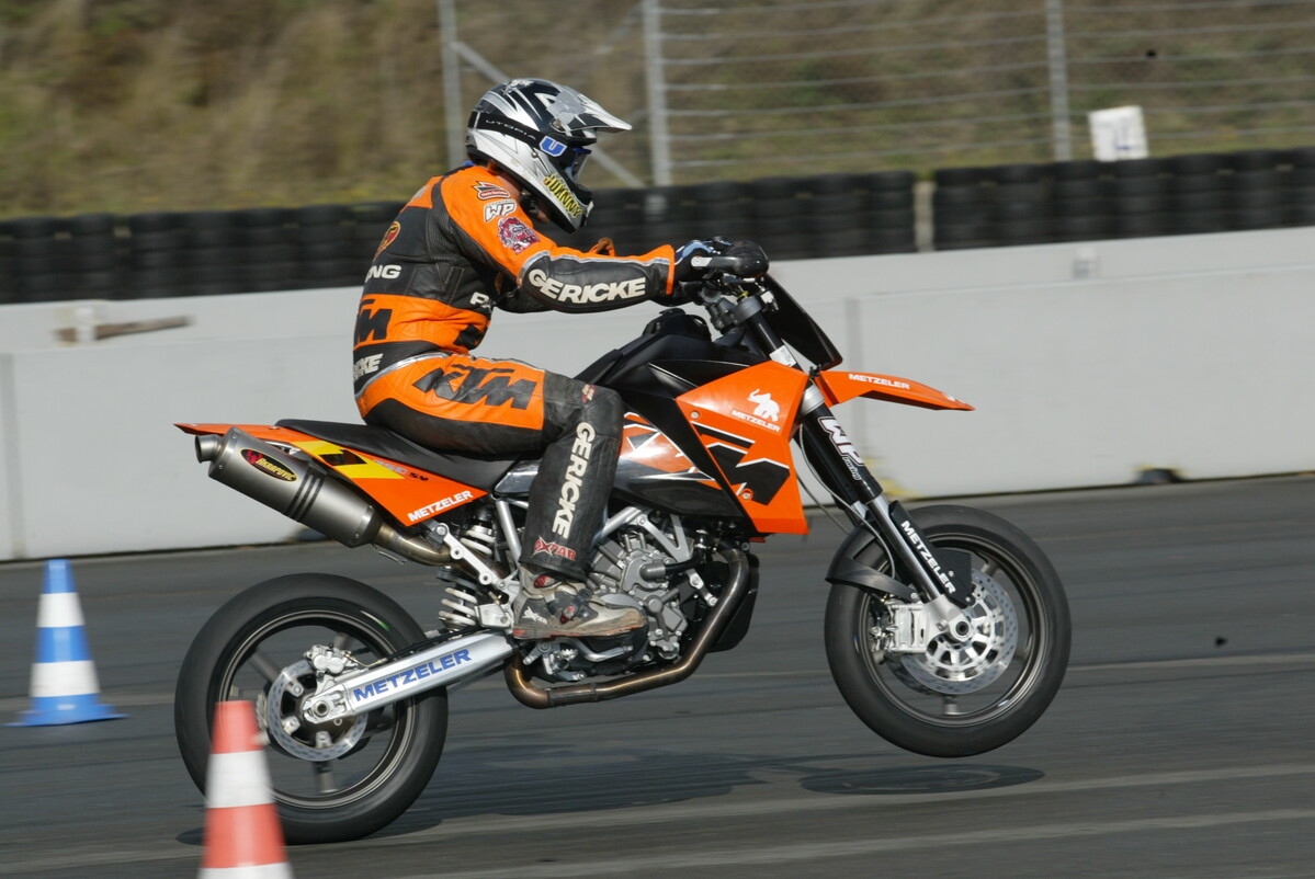 ק.ט.מ 950 סופרמוטו