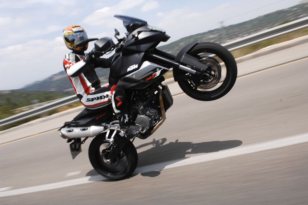 נוסטלגיה: ק.ט.מ 990SMT – סופרמוטו-תיור