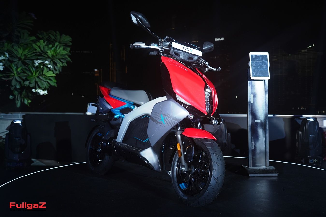 TVS מציגה את ה-X – קטנוע חשמלי לשוק העולמי