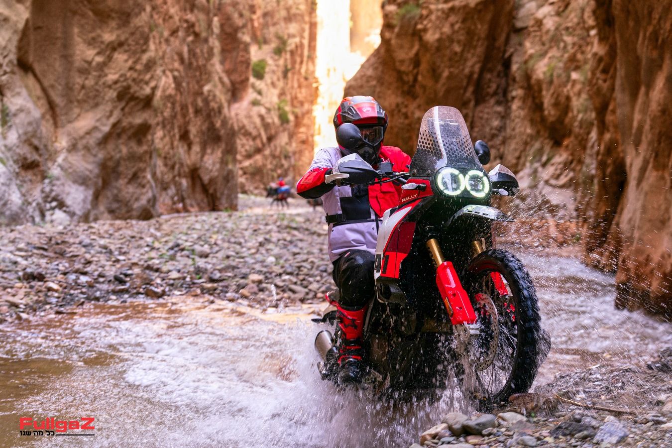 גרסה קרבית יותר לשטח - משופרת בבולמים, בגלגלים ועוד