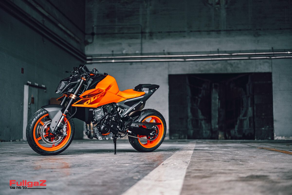 ק.ט.מ 990 דיוק