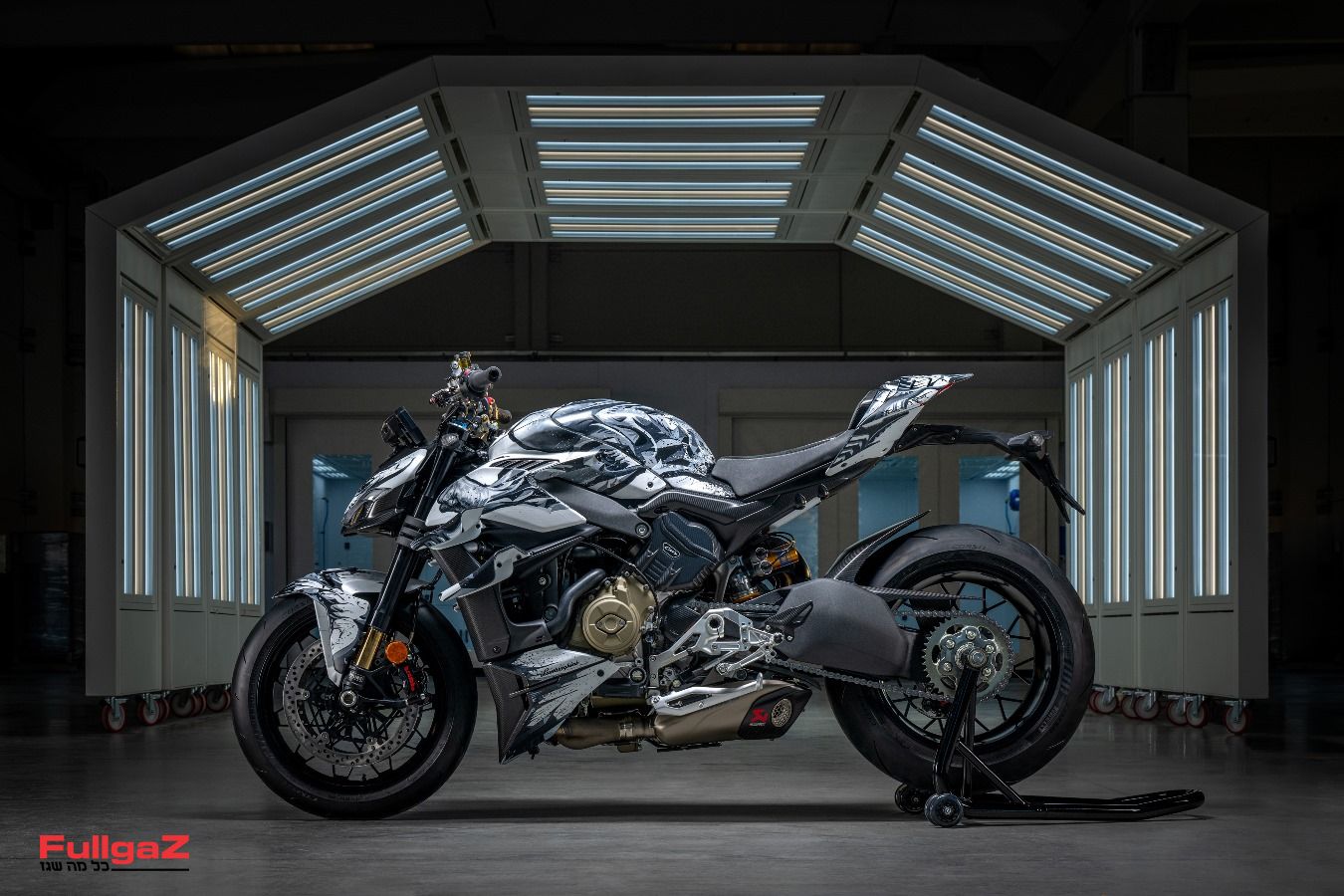 עוד יותר מיוחד: דוקאטי סטריטפייטר V4 סנטרו