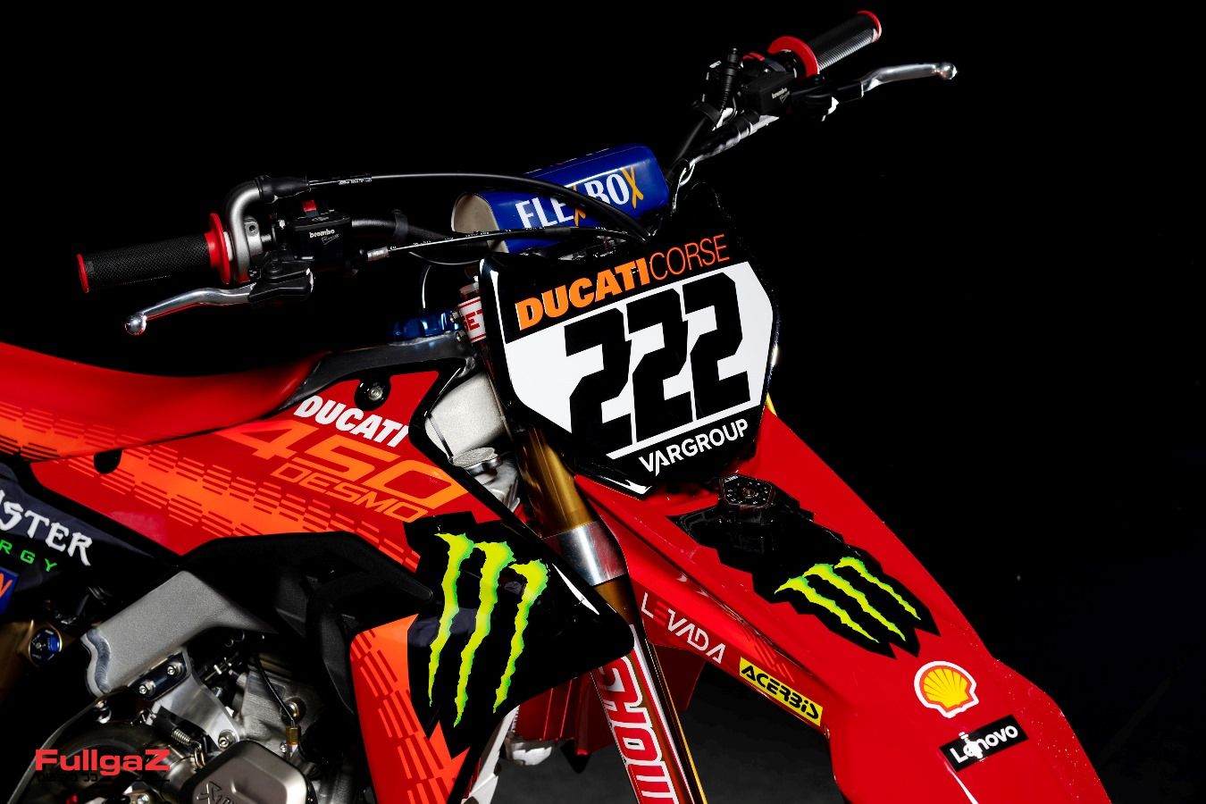 אקשן: דוקאטי דזמו MX 450 וקאירולי בסרטון חדש