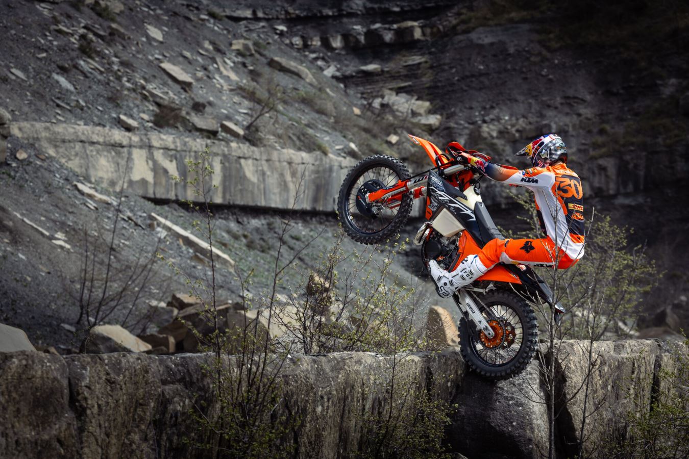 590300_MY25_KTM_300_EXC_XC-W_HARDENDURO_01_ACTION_EXC HARDENDURO