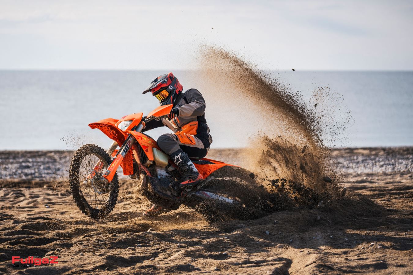 592915_MY25 KTM 500 EXC-F SIX DAYS_EXC SIX DAYS Range_01_ACTION