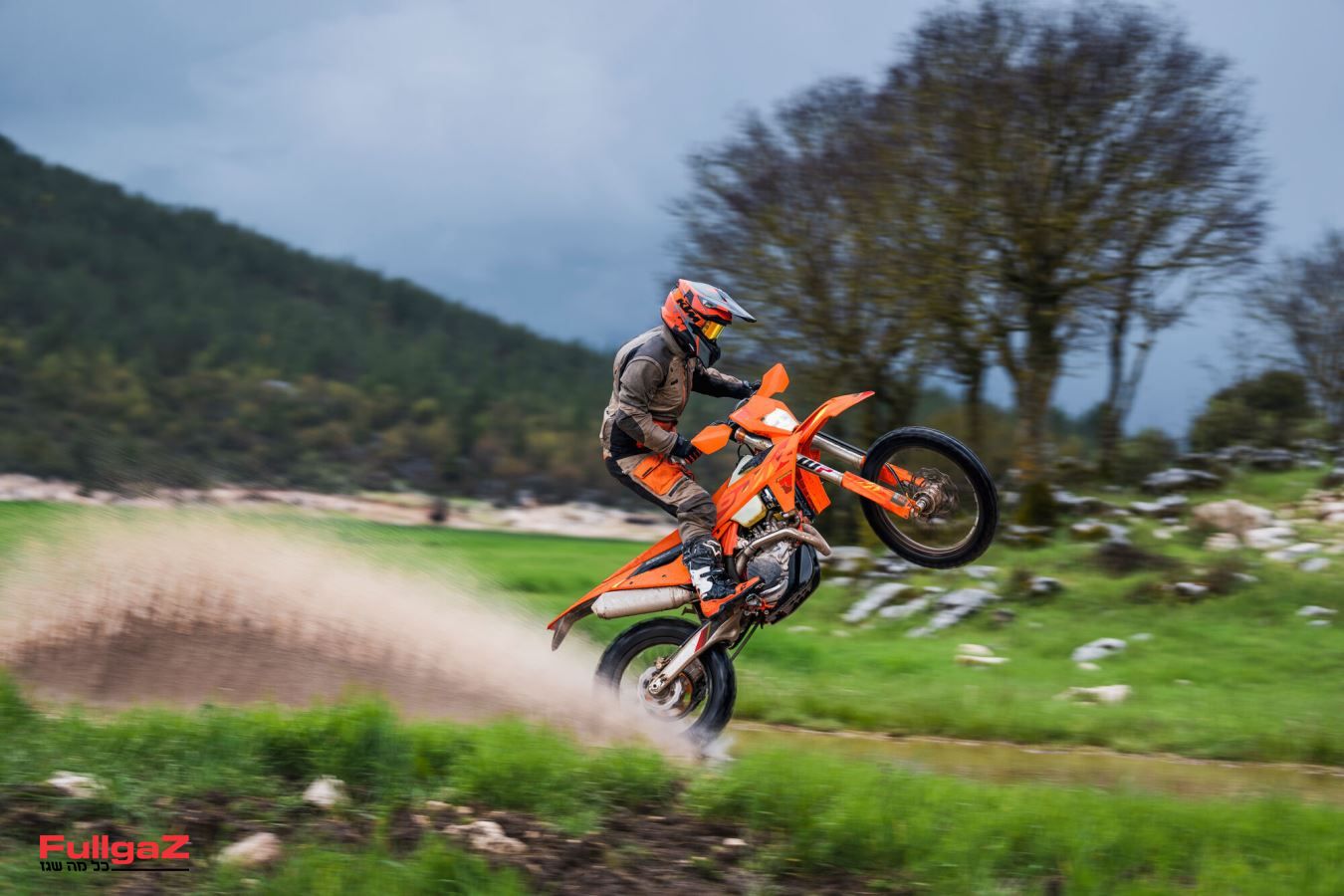 592921_MY25 KTM 500 EXC-F SIX DAYS_EXC SIX DAYS Range_01_ACTION