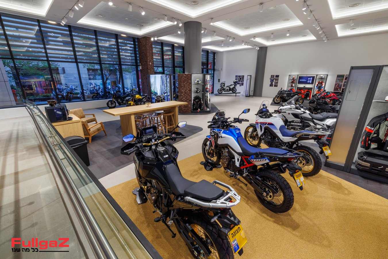 בשלישי: לילה לבן בהונדה אופנועים