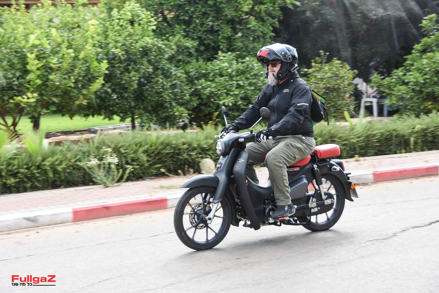 רכיבה ראשונה: הונדה סופר קאב C125