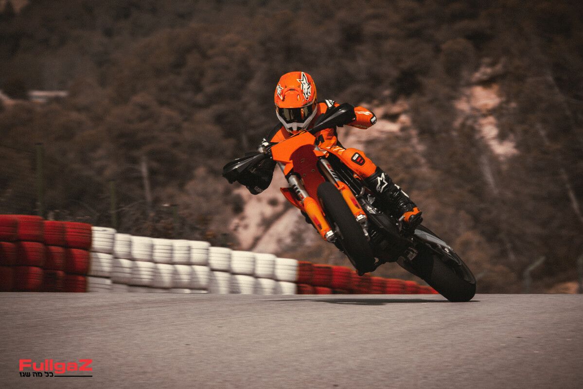 ק.ט.מ מציגה 450SMR חדש לשנת 2025