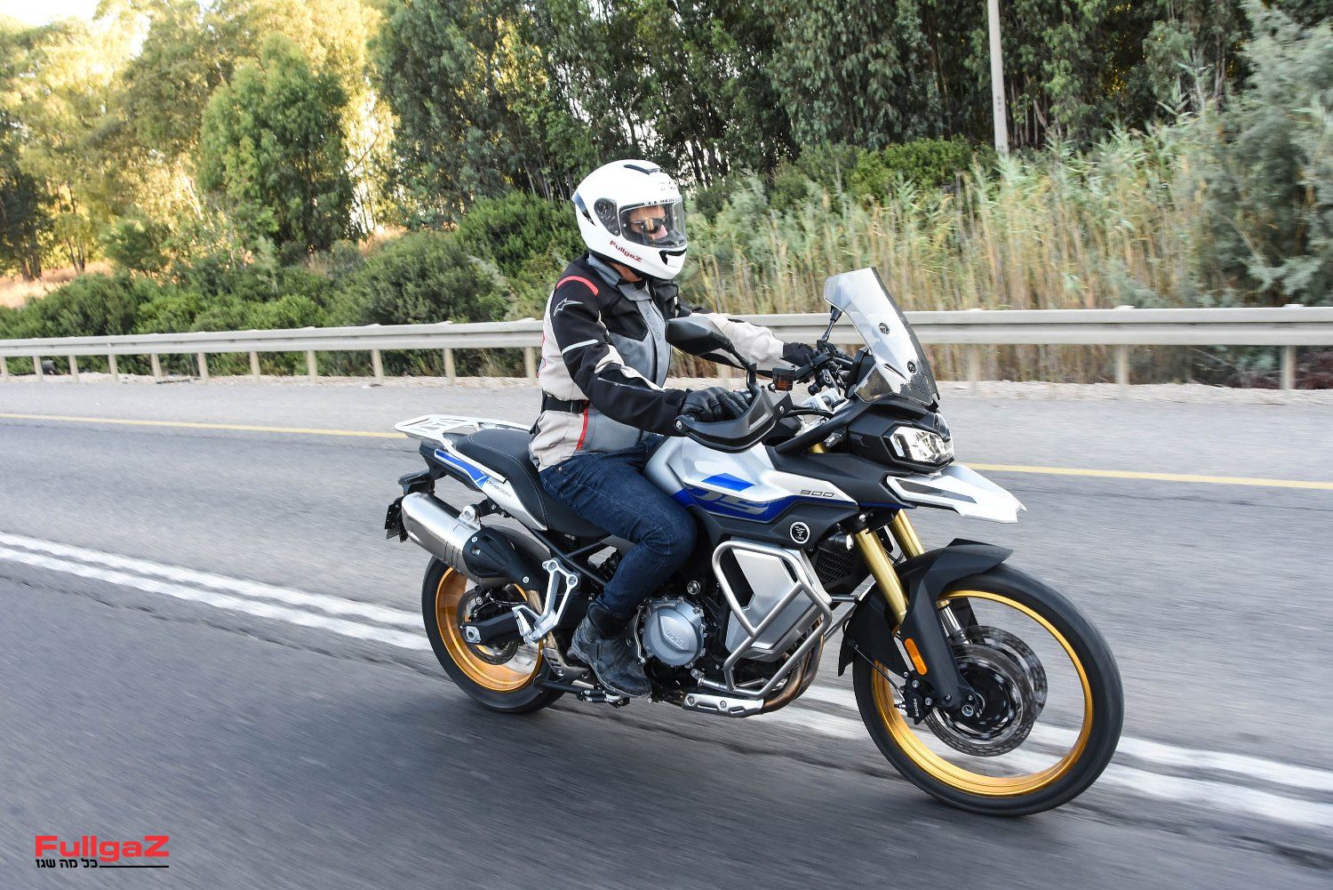 אדוונצ'ר כביש-שטח מצוין