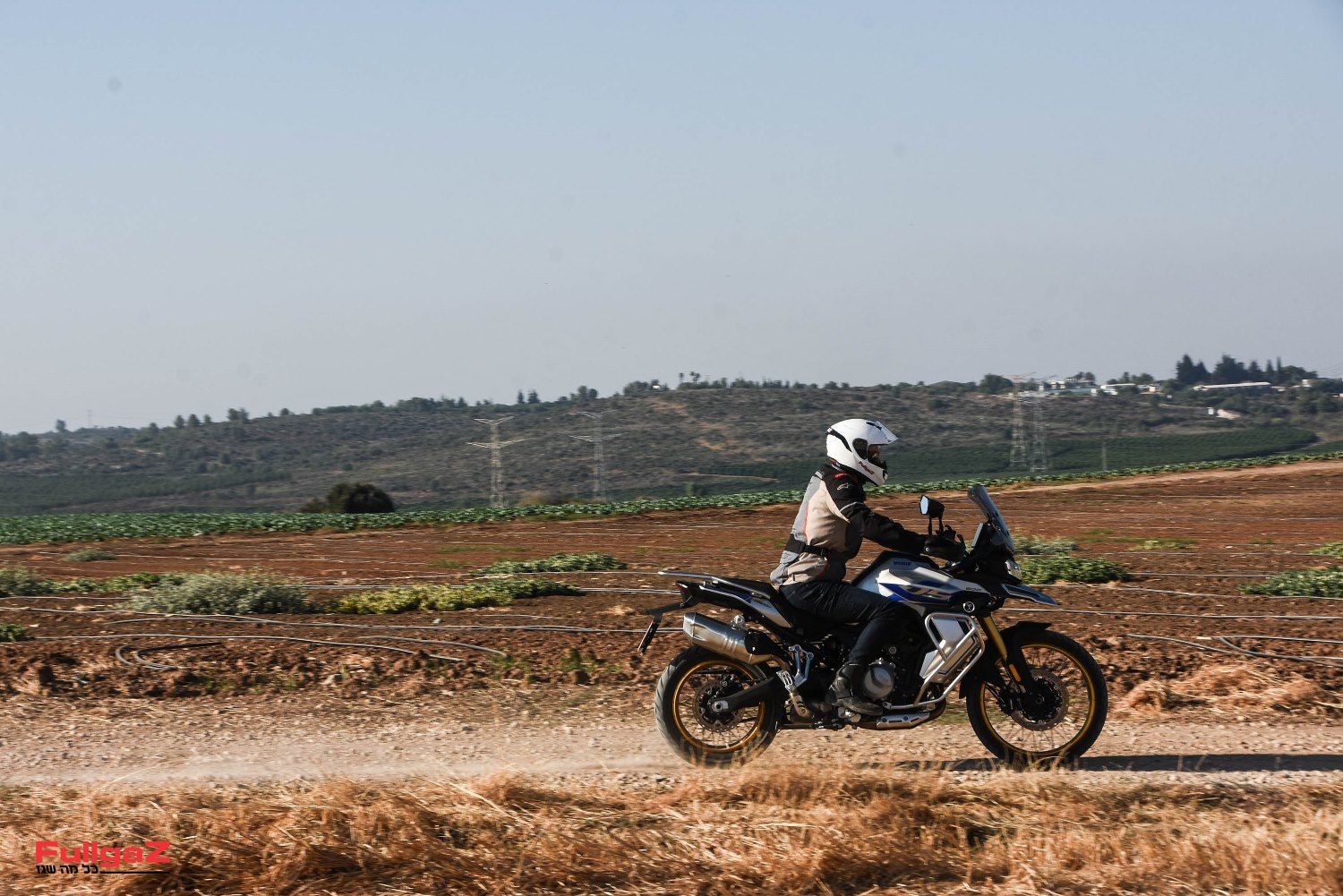 סביר בשטח - מתגלגל על שבילים