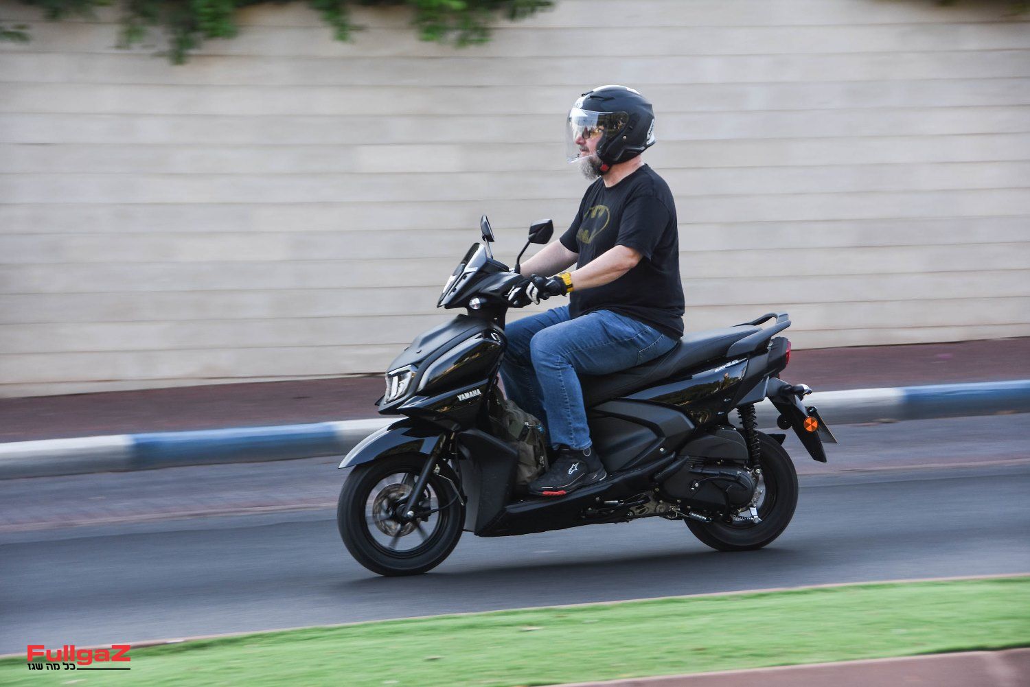 רכיבה ראשונה: ימאהה RayZR 125