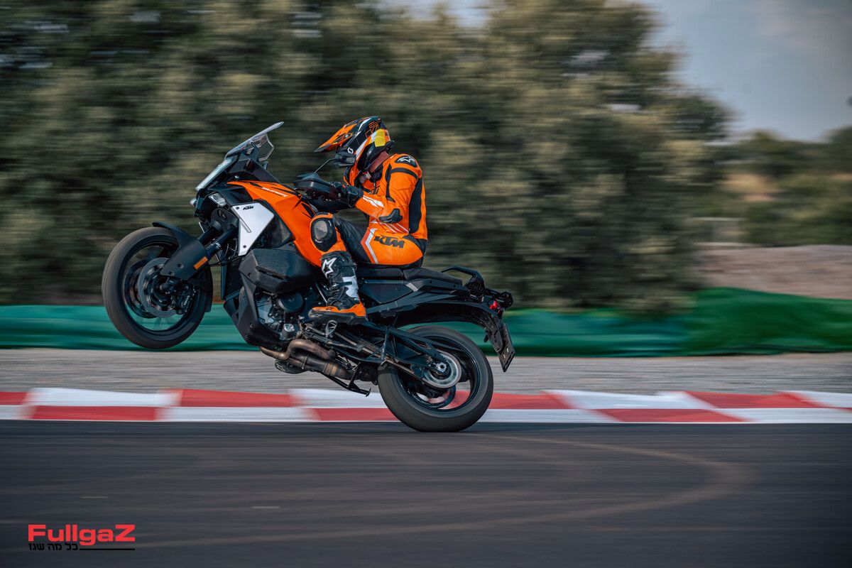 ק.ט.מ מציגה את ה-1390 סופר אדוונצ'ר S איבו