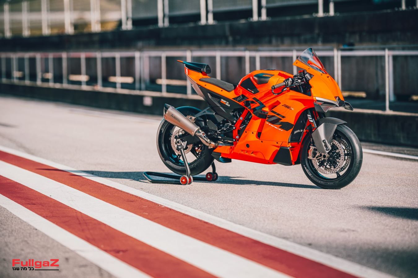 ק.ט.מ RC990R - גרסת המסלול לתצוגה