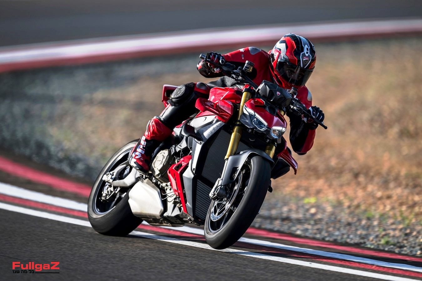 דוקאטי מציגה: סטריטפייטר V4 חדש ל-2025