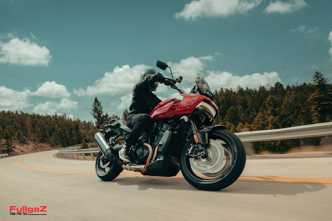 לכביש בלבד: הארלי דיווידסון פאן אמריקה 1250 ST