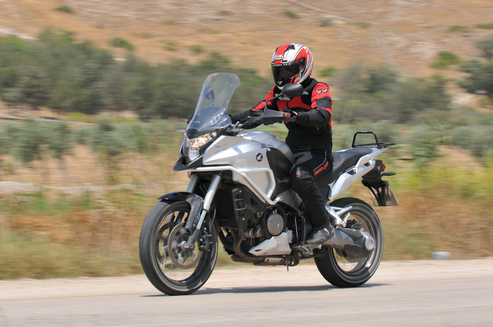 נוסטלגיה: הונדה VFR1200X קרוסטורר