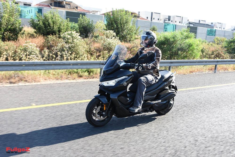 רכיבה ראשונה: ווג SR4