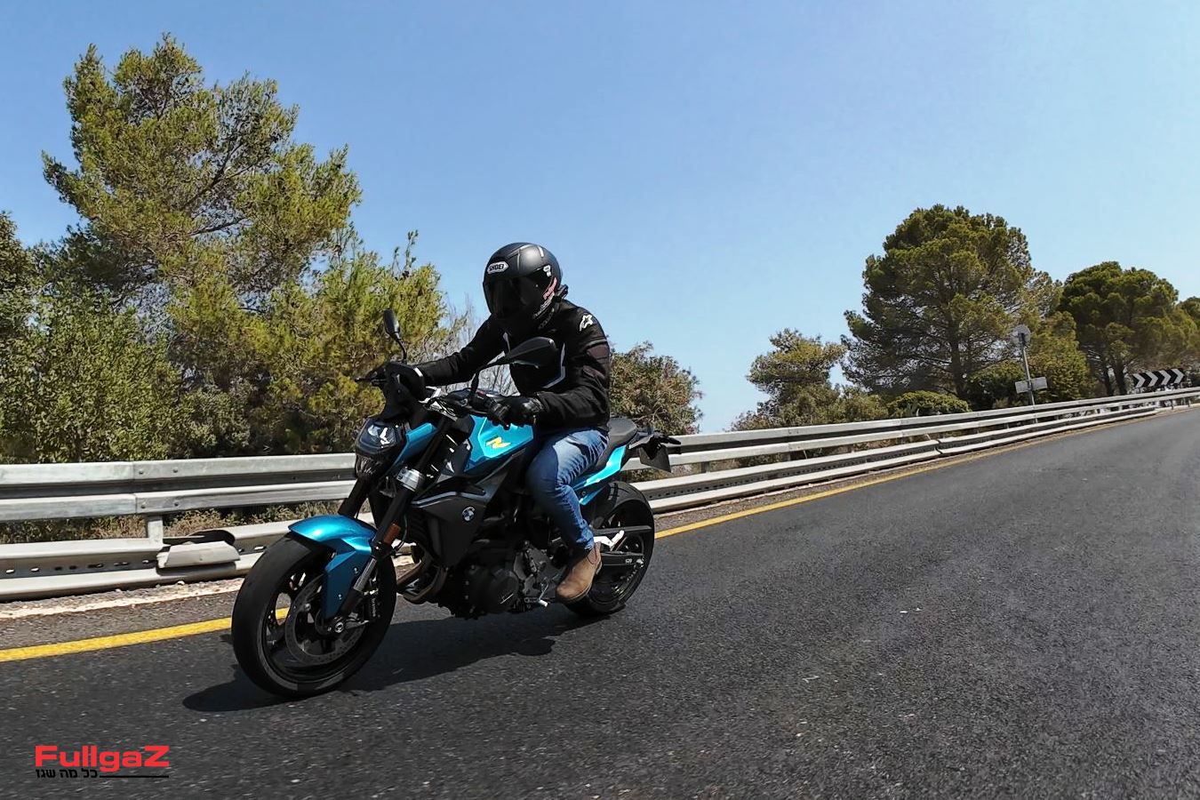 רכיבה ראשונה: ב.מ.וו F 900 R דגם 2025