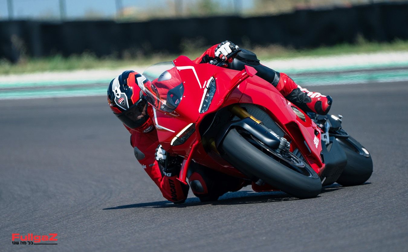 דוקאטי חושפת את הפניגאלה V4 R החדש של 2026