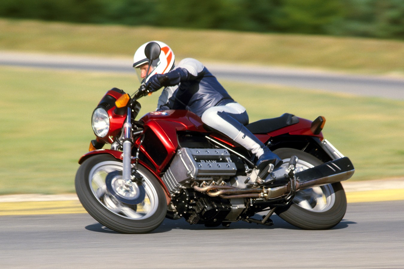 נוסטלגיה: ב.מ.וו K100 – לבנה מעופפת עם ABS