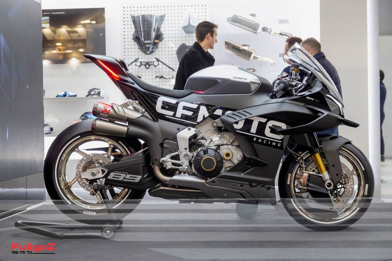 מול הגדולים: CFMOTO V4 SR-RR