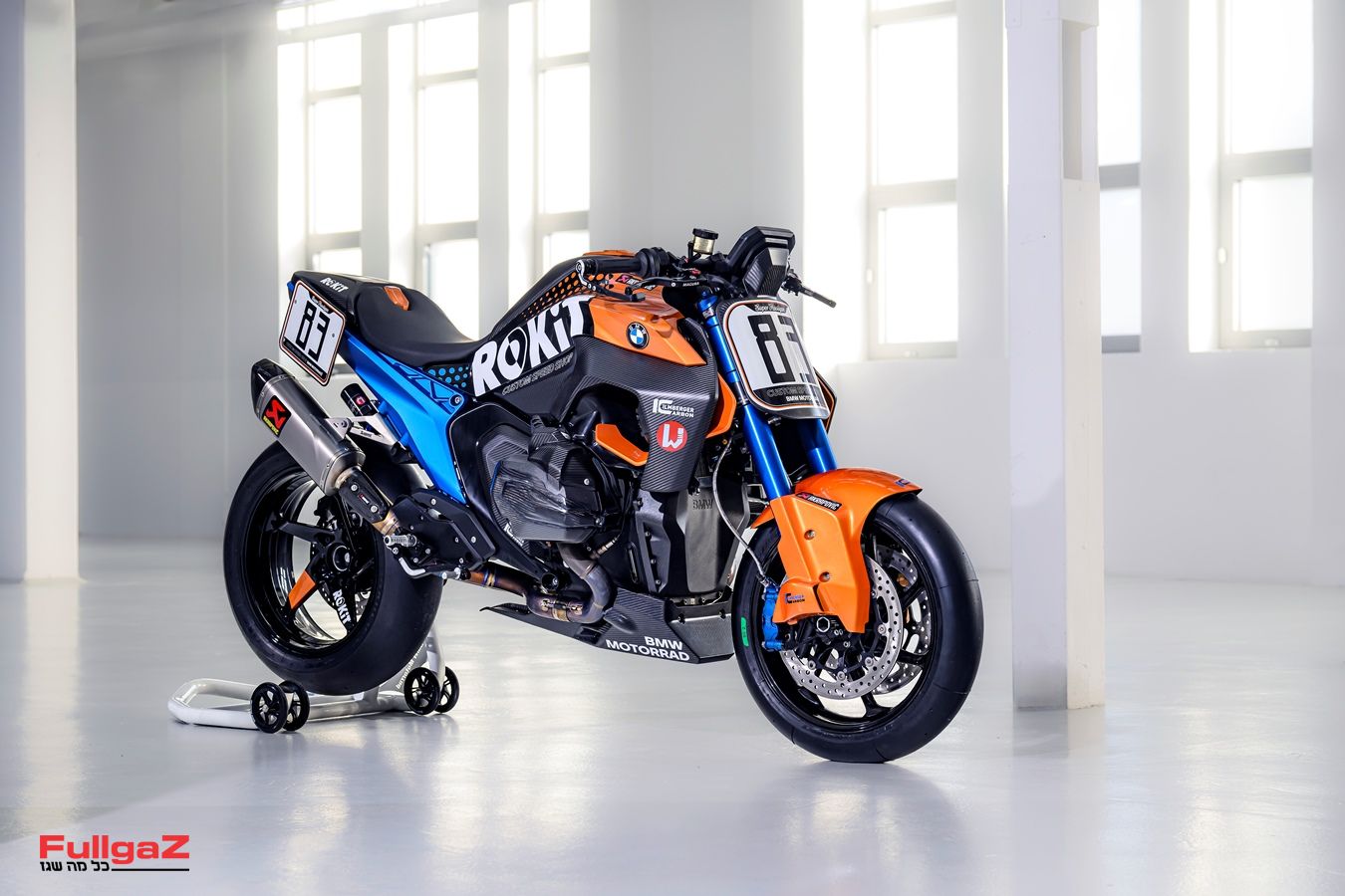 ב.מ.וו מציגה: R 1300 R סופר חוליגן