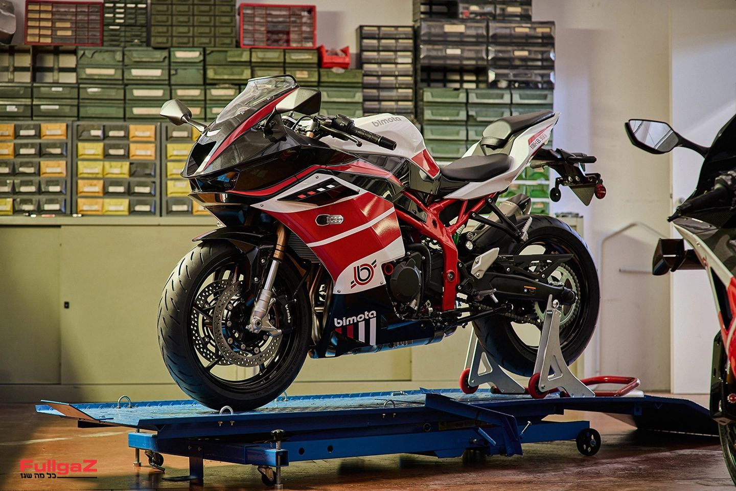 בימוטה מציגים את ה-KB399 בשתי גרסאות